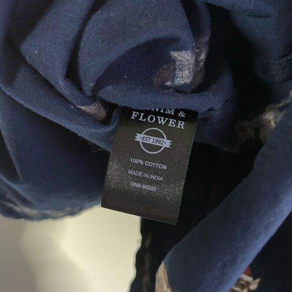 Denim & Flower Ricky Singh Holiday Print Button Down - Picture 6 of 7